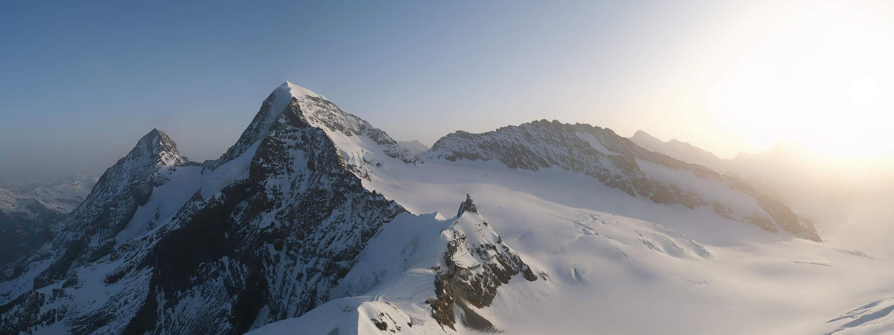 Sonnenaufgang am Jungfrau Ostgrat